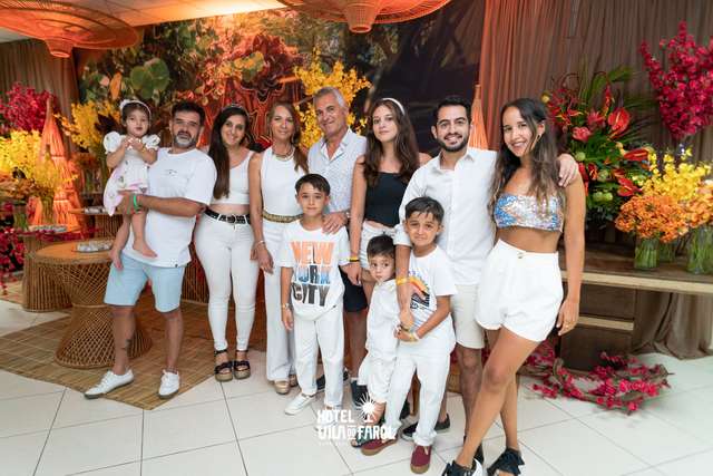 Família no Hotel Vila do Farol, comemorando um novo ano